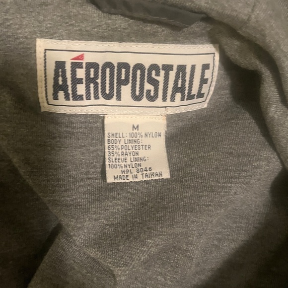Men’s Aeropostale Charcoal Hooded Windbreaker - Picture 5 of 7